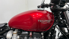 Triumph Bonneville Bobber Black